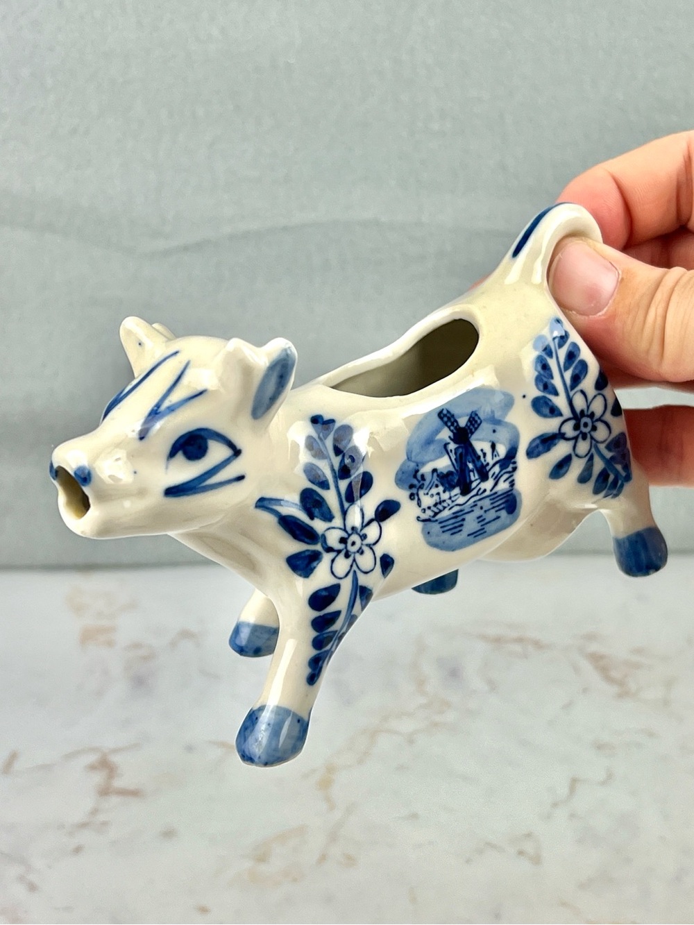 Vintage HandPainted Delft Blue White Porcelain Cow Creamer Windmill Handheld - Picture 6 of 10